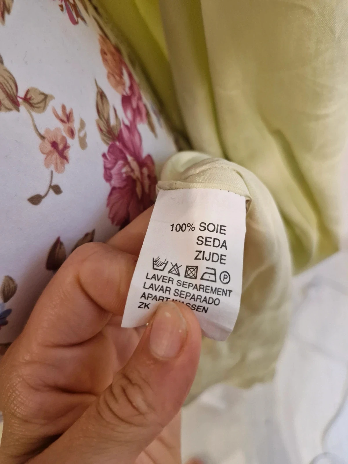 Soft and feminine silk nightgown – photo 4